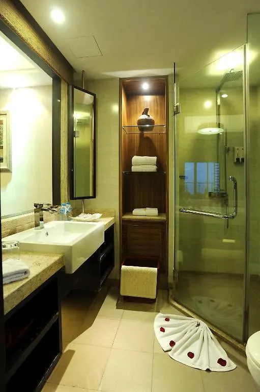 Отель Leaguer Resort Sanya Bay