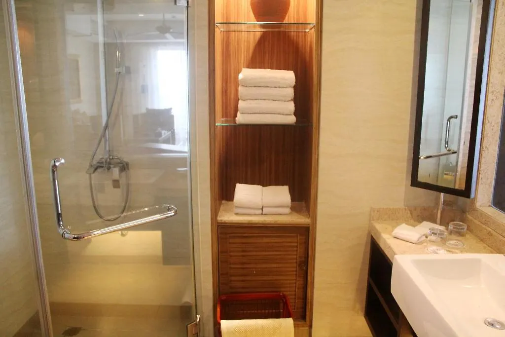 Отель Leaguer Resort Sanya Bay