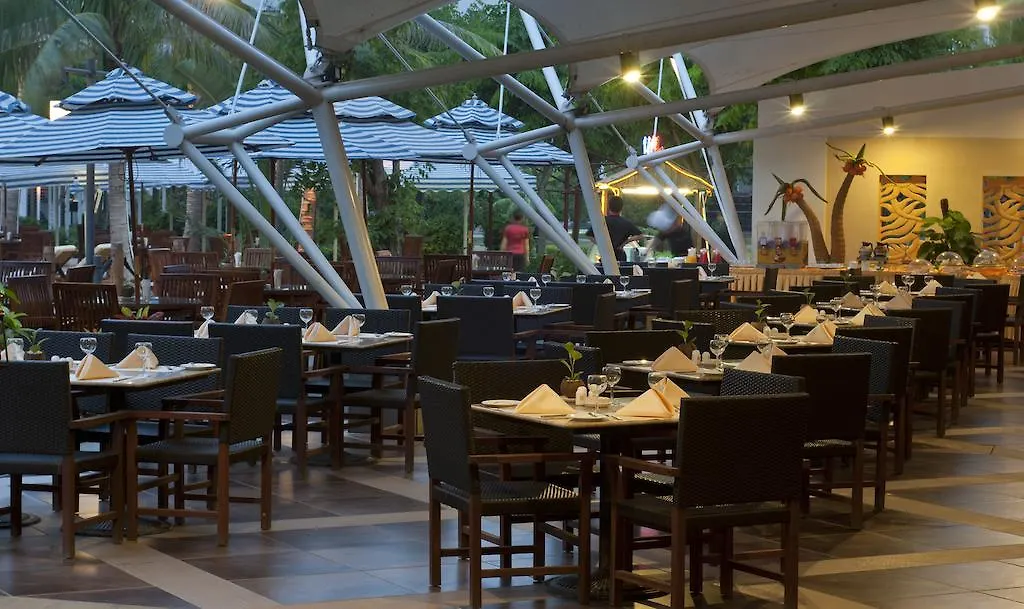 Leaguer Resort Sanya Bay 5*,