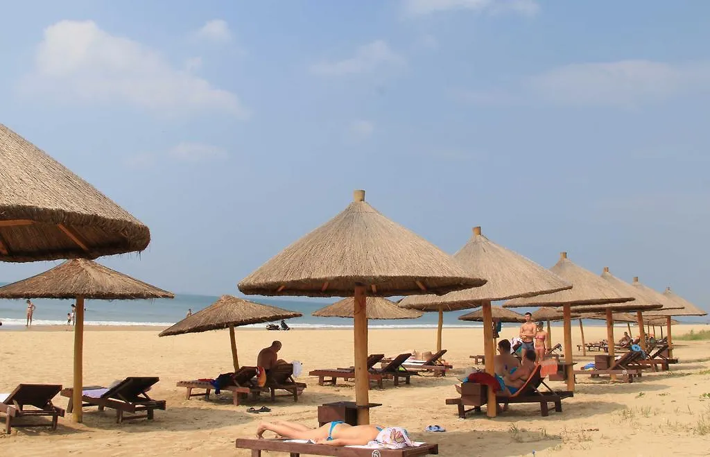 Отель Leaguer Resort Sanya Bay