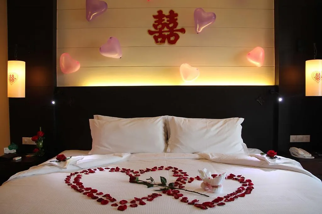 Отель Leaguer Resort Sanya Bay